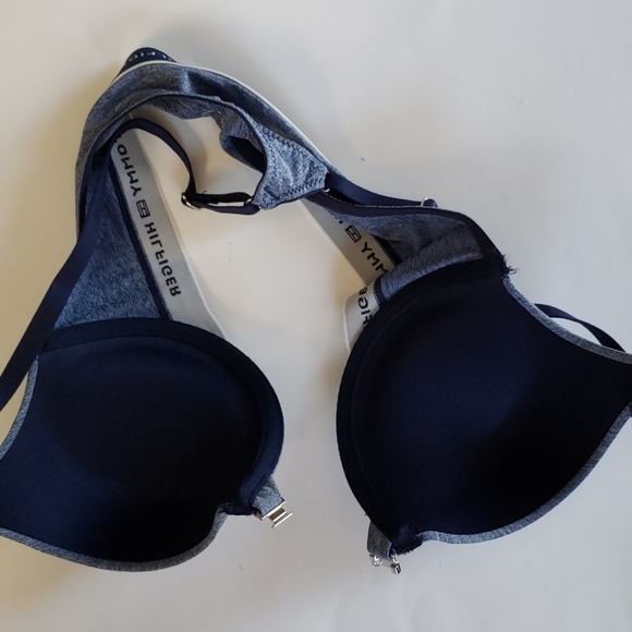 Tommy Hilfiger - Picture 8 of 8